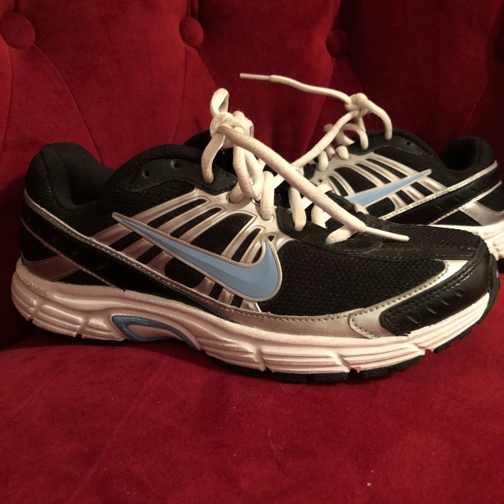 Nike tennis shoes